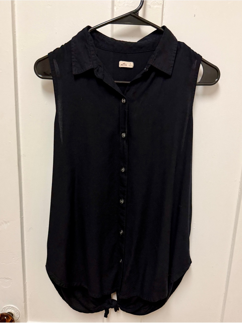 Hollister Sleeveless Button-Down Collared Top - Black